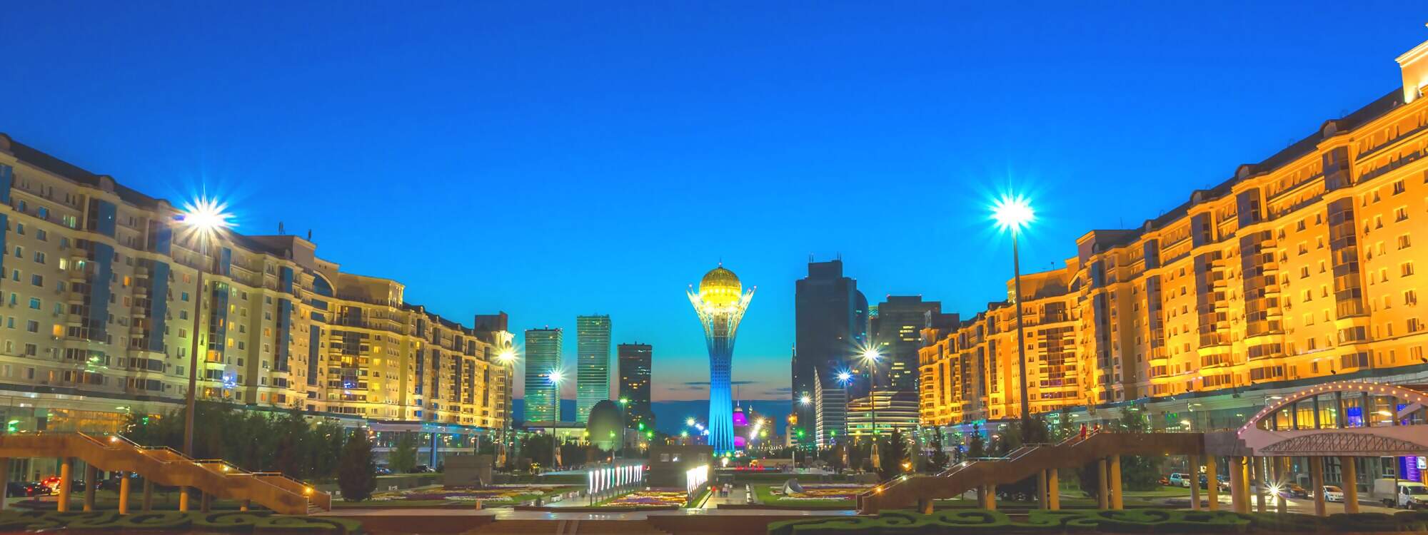 Die Stadt Astana in Kasachstan bei Nacht